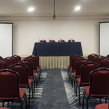 ホリデイ イン エクスプレス メキシコ トレオ メキシコシティ エクステリア 写真